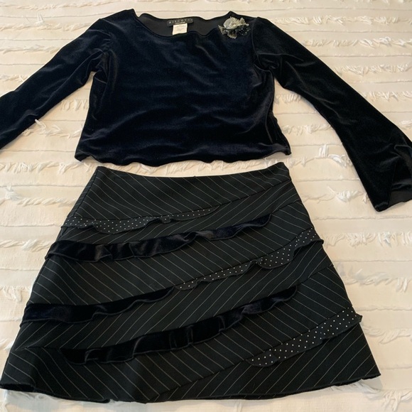 Velvet Two-Piece Outfit - Picture 1 of 2